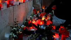 Pietní místo za oběti střelby v Praze