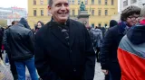 Jiří Dienstbier na demonstraci proti pochodu extremistů