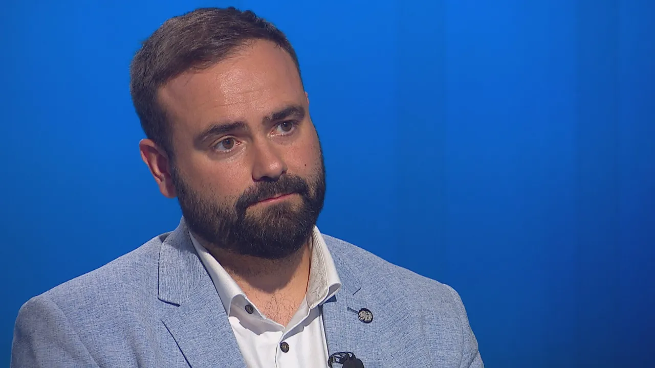 Krásně se to četlo, ale vláda svůj program v oblasti obrany neplní, míní Flek