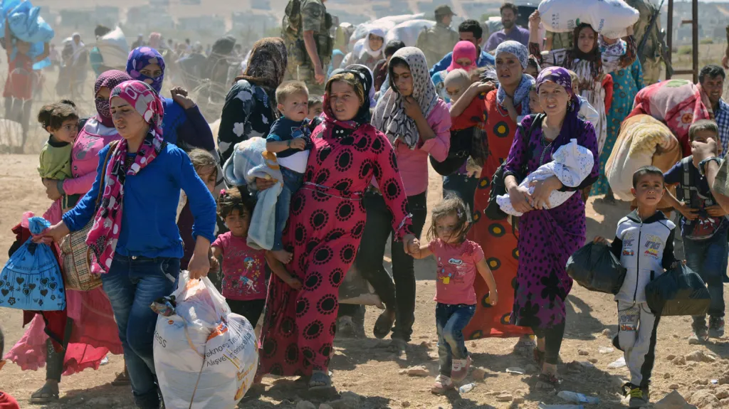 Do Turecka prchají ze Sýrie desetitisíce Kurdů