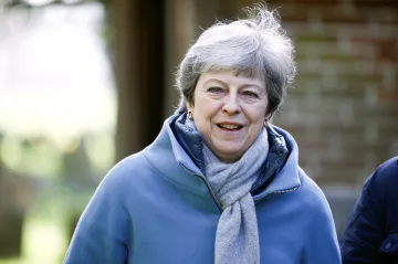 „Čas se naplnil, Thereso“. Otázka dalšího osudu Mayové rozdělila britský tisk 