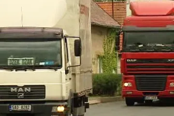 Vláda souhlasí s omezením jízd kamionů