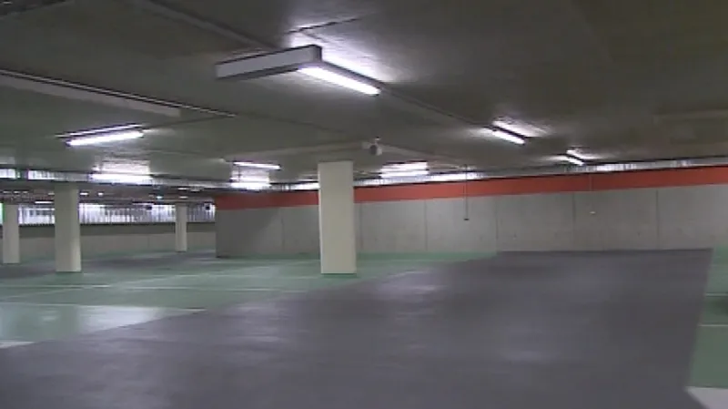 Parkovací domy v Brně zejí prázdnotou