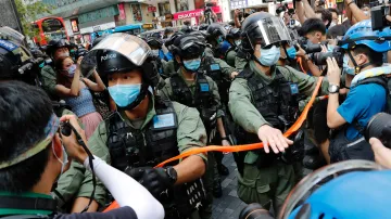 Zásah policie proti demonstrantům v Hongkongu