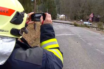 Vítr v Česku opět dosáhl rychlosti orkánu. Labe na Trutnovsku je na druhém stupni