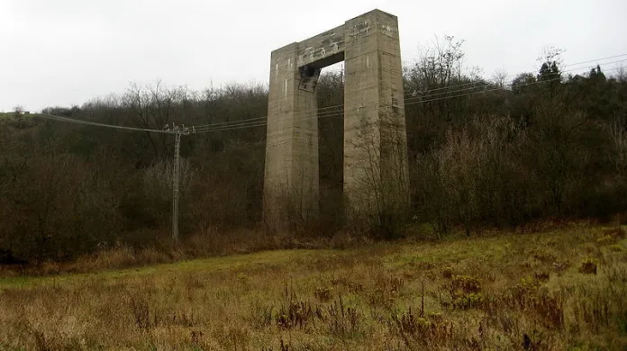 Dálniční pilíř u Brněnské přehrady