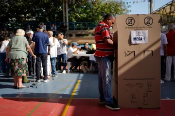 Kolumbijci vybírají prezidenta, hlasování provázejí obavy z násilí