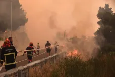 Turisté evakuovaní kvůli požáru na jihu Chorvatska se vrací do ubytování