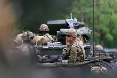 USA posílí vojenskou přítomnost v Polsku, tvrdí ministr obrany. Do země pošlou tisícovku vojáků