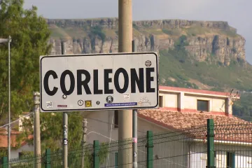Italská mafie utržila tvrdé rány. Policie zadržela stovku lidí a zabavila skoro miliardu