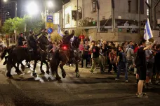 Protivládní demonstranti se v Tel Avivu střetli s policií, požadují návrat rukojmí a nové volby