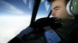 Velek: Pilot mohl ve stínu jiného letadla mířit kamkoli