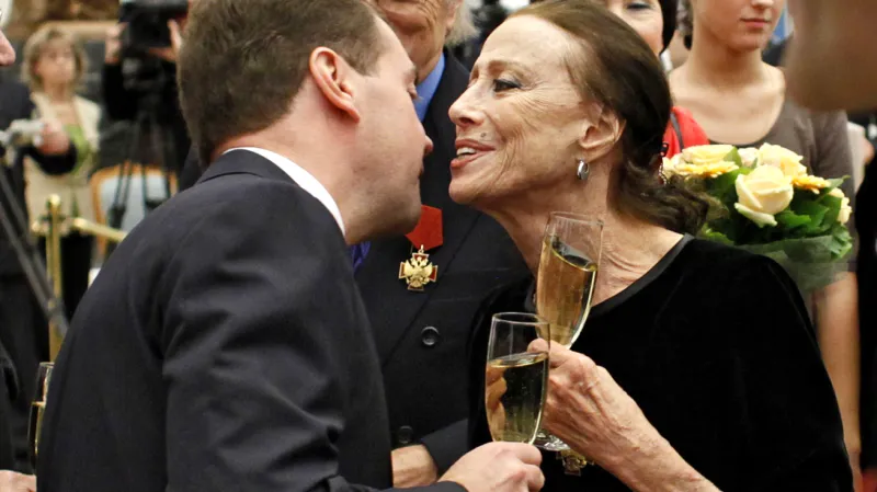 Maja Plisecká s Dmitrijem Medvěděvem (snímek z roku 2011)