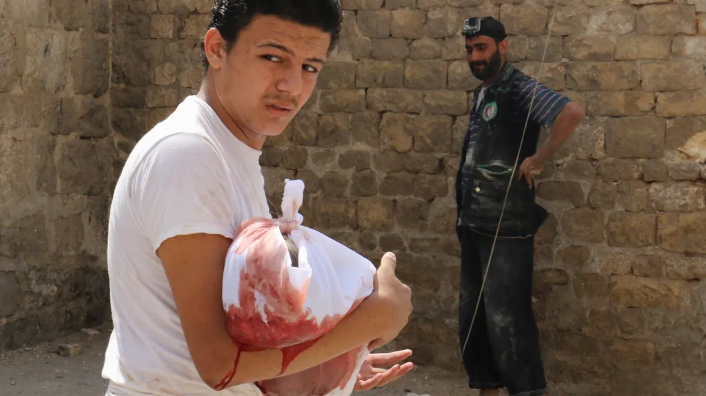 V Aleppu umírají při náletech často i děti
