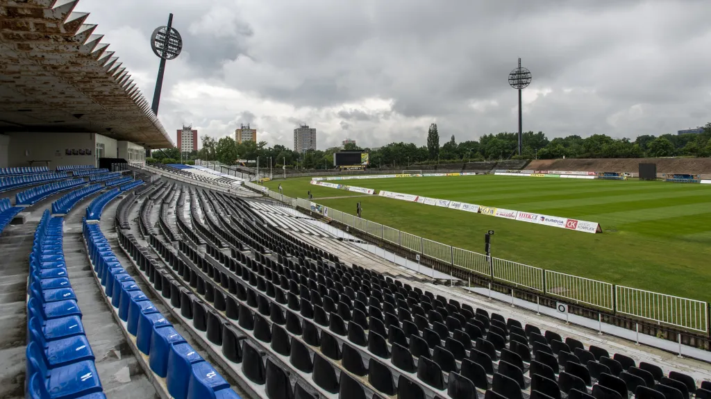 Všesportovní stadion v Hradci, na jehož místě má vyrůst nová aréna