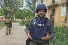 Štáb ČT natáčel v oblasti bojů. Ukrajinští dobrovolníci vozí na východní frontu léky i potraviny