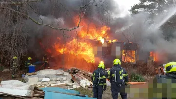 Požár v Hostivici u Prahy