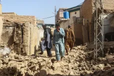 Při silném zemětřesení v Pákistánu zemřelo nejméně dvacet lidí, spadla stovka domů