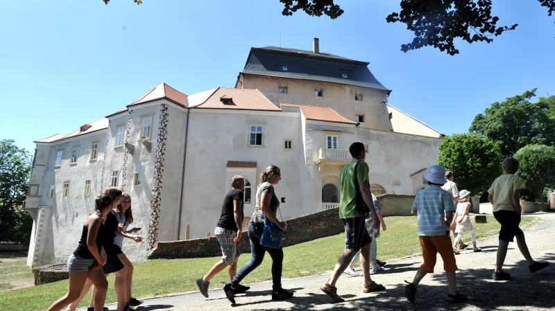 Část zámku opravovala Miroslav 15 let