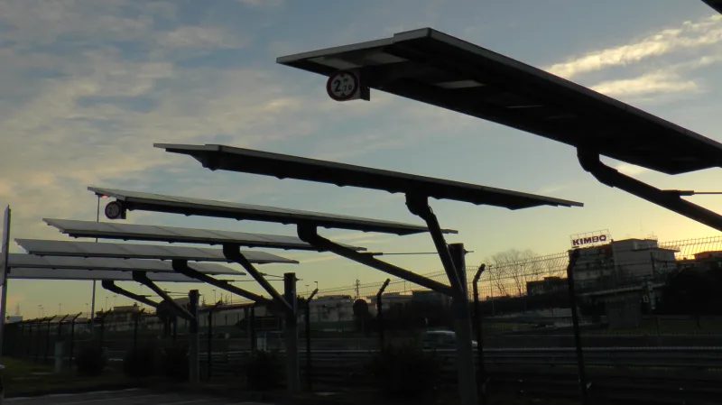 Fotovoltaické panely u Neapole