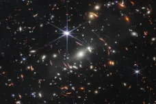 Tanec galaxií. První snímek z Webbova dalekohledu představil prezident Biden
