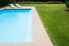 V části Francie zakážou prodej zahradních bazénů. Důvodem je sucho