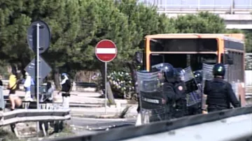 Střety mezi policií a imigranty v italském Bari