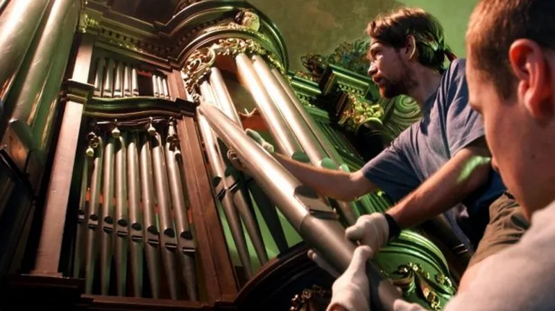 Oprava varhan v kostele Povýšení svatého Kříže v Děčíně