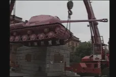 30 let zpět: Růžový tank zamířil do muzea
