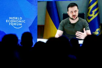 Uvalte na Rusko maximální sankce, vyzval Zelenskyj účastníky fóra v Davosu. Putin přiznal potíže