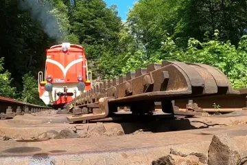 Správa železnic zakázala jízdu ozubnicových lokomotiv na jediné vhodné trati. Kraj se zlobí, kazí mu to plány