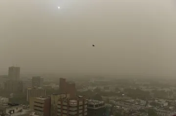 Znečištěný vzduch zhoršuje úmrtnost na COVID-19, ukazuje harvardská studie