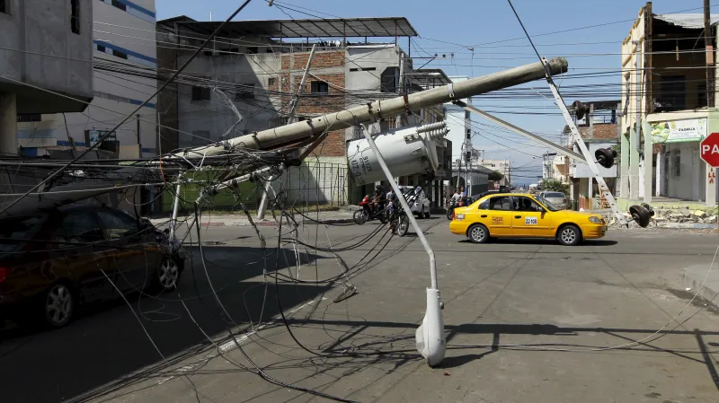 Ulice města Manta v Ekvádoru po zemětřesení