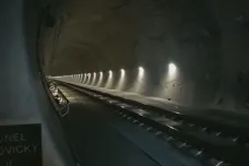 V tunelu u Ejpovic hořel vlak, hasiči evakuovali cestující. Nikdo se vážně nezranil