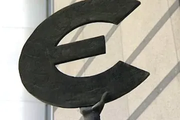 Eurozónu drží pohromadě politická vůle, domino efekt by nepřežila