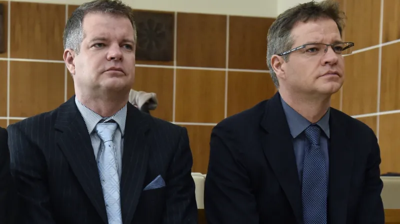 Zdeněk a Alexandr Zemkovi, synové miliardáře Zdeňka Zemka staršího, u soudu