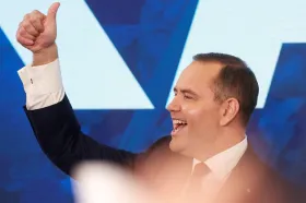 Nawrocki je konzervativní euroskeptik, za vzor má Trumpa
