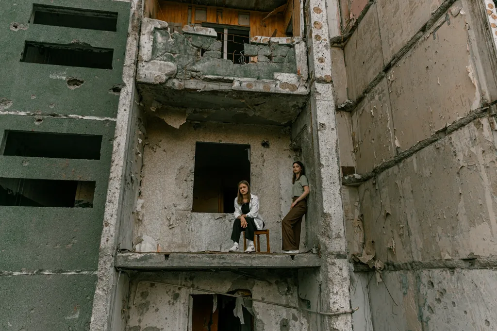 Fotograf vytvořil maturitní album školákům z válkou zničeného Černihivu