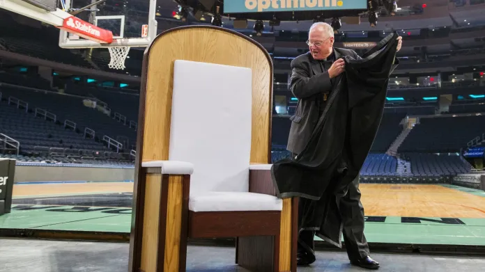 Newyorský arcibiskup představil křeslo, na kterém bude František sedět během mše v Madison Square Garden