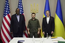Američtí ministři se sešli se Zelenským, slíbili Ukrajině další pomoc. EU chystá šestý balík sankcí