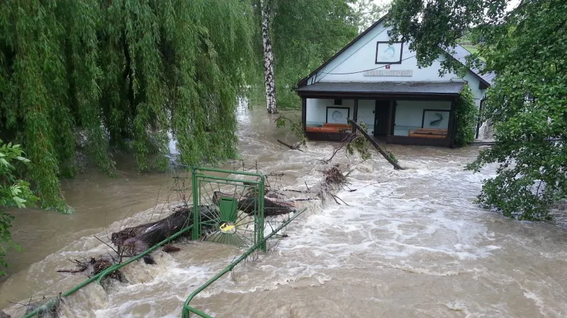 Rozvodněný Botič, Praha Hostivař