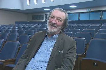 Polívkovo divadlo by mohlo hrát v Bílém domě. Podle principála je Bakalův sál adekvátní