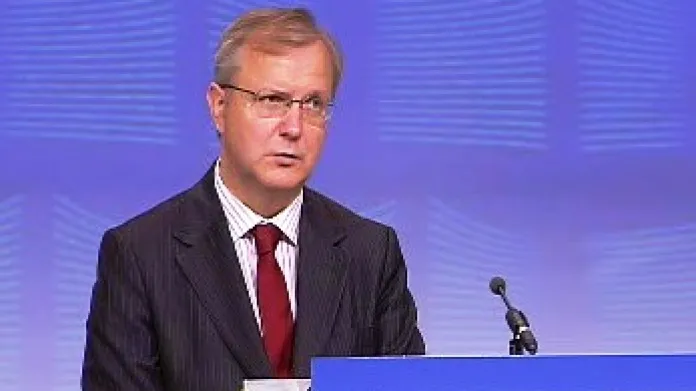 Eurokomisař pro rozšíření Olli Rehn na bruselské dárcovské koferenci pro Kosovo.