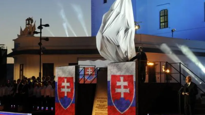 Slavnostní odhalení sochy knížete Svatopluka v Bratislavě