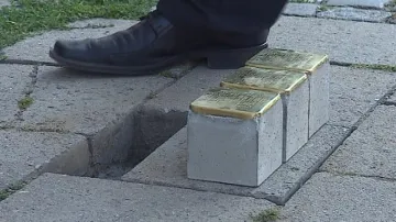 Trojici osudů připomenou kameny na Burianově náměstí