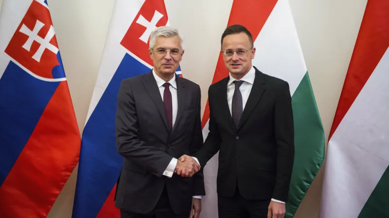 Ivan Korčok se svým maďarským protějškem Peterem Szijjártóem