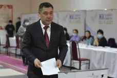 Parlamentní volby v Kyrgyzstánu zřejmě vyhráli spojenci prezidenta