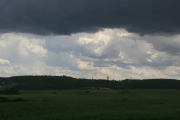 Místo trvalých dešťů přicházejí nyní bouřky. I ony ale mohou rozvodnit řeky