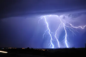 Záhada blesků: klíčovou roli hrají ledové částice v oblacích, vysvětluje meteorolog