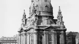 Kostel Panny Marie, známý také jako Frauenkirche v roce 1880